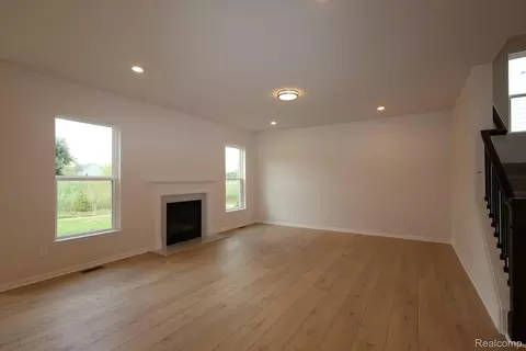 Living - 51178 Ottawa Dr, Canton, MI 48187 photo 4 of 5