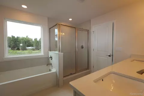 Bath - 51178 Ottawa Dr, Canton, MI 48187 photo 3 of 3