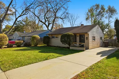 241 W Ann Arbor Ave, Pontiac, MI 48340