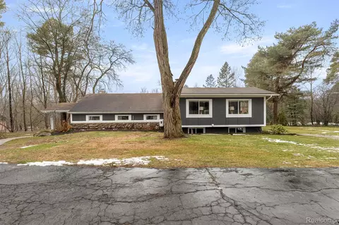 45401 W 9 Mile Rd, Novi, MI 48374