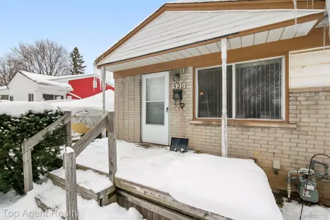 520 Linda Vista Dr, Pontiac, MI 48342