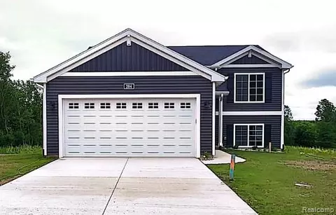 204 Wildflower Dr, Hillsdale, MI 49242