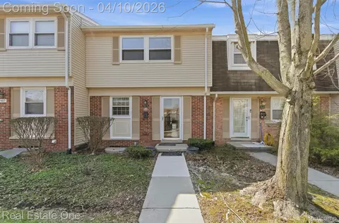 1629 Brentwood Dr, Troy, MI 48098