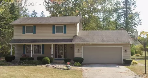 6103 Trenton Dr, Flint, MI 48532