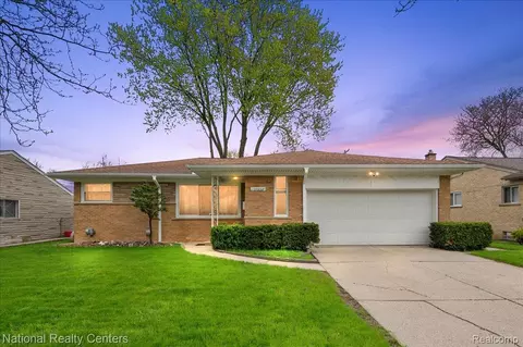 27828 Santa Ana Dr, Warren, MI 48093