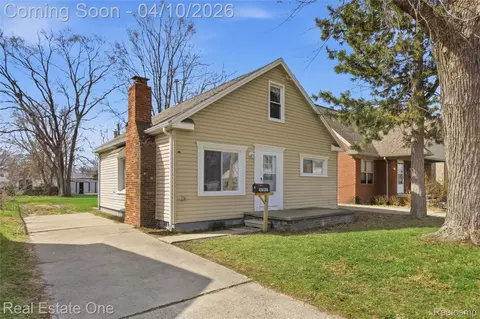 5747 Kingsbury St, Dearborn Heights, MI 48127