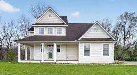 16195 River Ridge Trl, Argentine, MI 48451