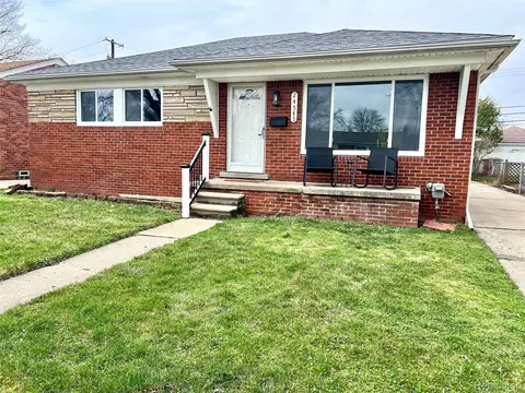 24545 Greenbrier Ave, Eastpointe, MI 48021