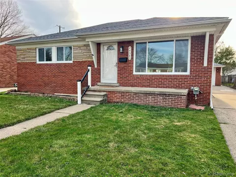 24545 Greenbrier Ave, Eastpointe, MI 48021