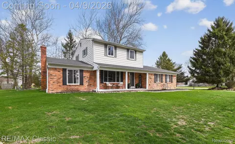 1877 Hopkins Dr, Wixom, MI 48393