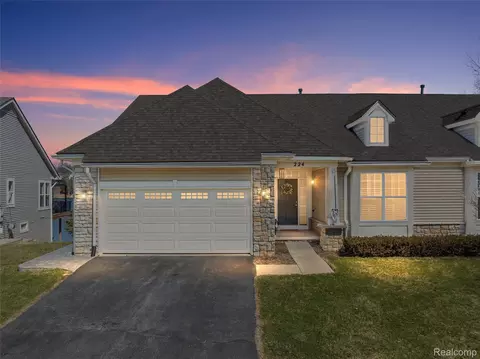 224 Stony Lake Dr, Oxford, MI 48371
