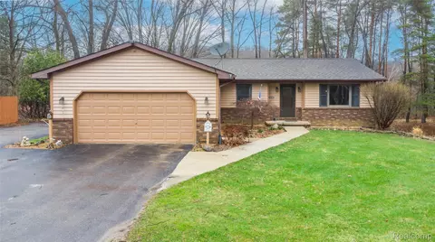 4250 Phillips Rd, Metamora, MI 48455