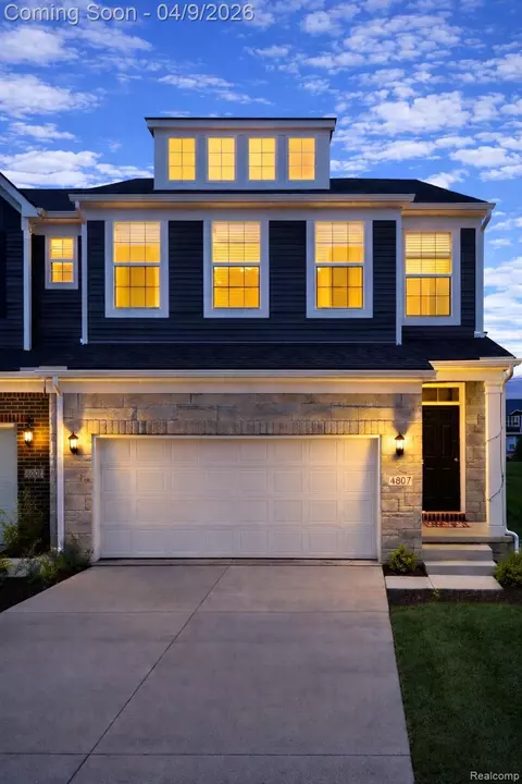 4807 Glenora Dr, Lake Orion, MI 48359