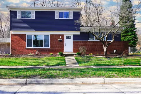 19327 Hardy St, Livonia, MI 48152