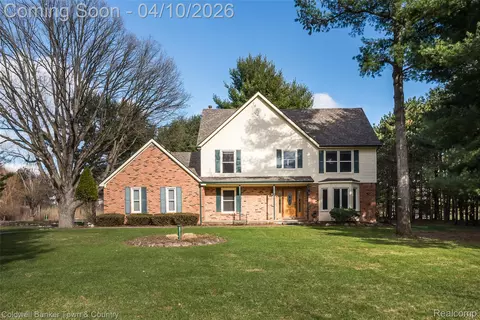 2708 Ore Valley Dr, Hartland, MI 48353