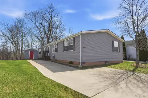 11348 Stoneridge Cir, Green Oak, MI 48178