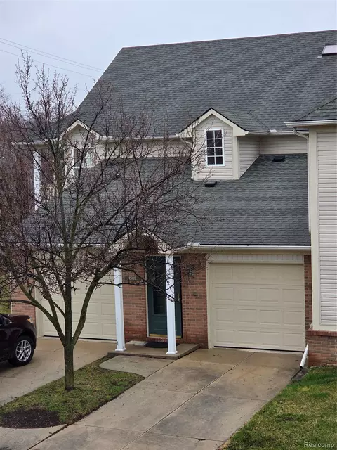45681 Cagney Dr #76, Macomb, MI 48044