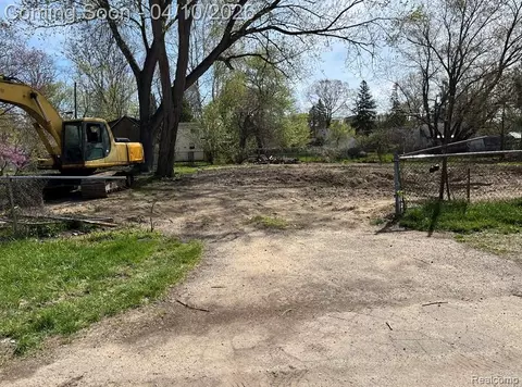 21318 Waldron St, Farmington Hills, MI 48336