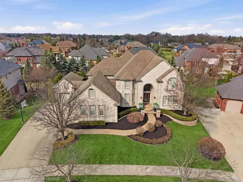 7219 Vista Dr, Shelby Township, MI 48316