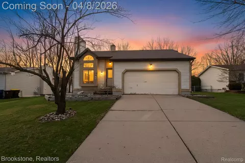 118 Williamsburg Rd, Delta, MI 48917