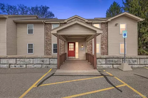 5080 Harbor Oak, Waterford, MI 48329