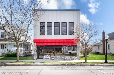 2935 W Jefferson Ave, Trenton, MI 48183