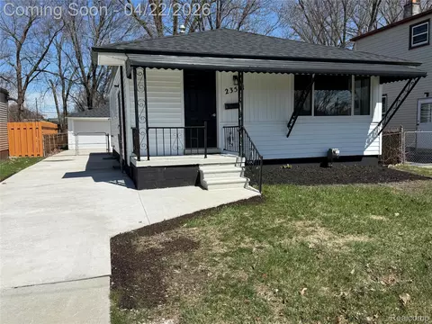 23541 Elmira St, Saint Clair Shores, MI 48082