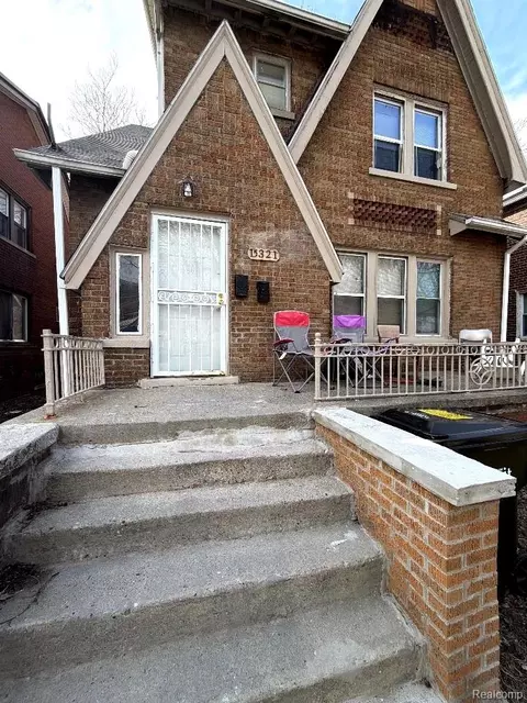 15321 Sorrento St, Detroit, MI 48227
