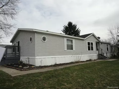 326 Holly Ln, Van Buren, MI 48111