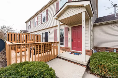 837 Oakwood Dr, Howell, MI 48843