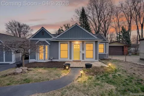 29100 Tawas St, Madison Heights, MI 48071