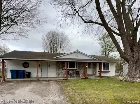 738 Richard St, Vassar, MI 48768