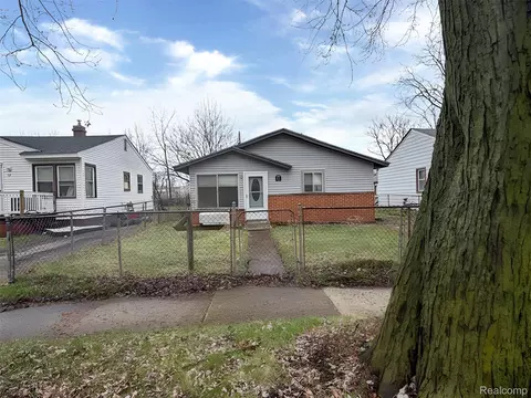41 E Sheffield Ave, Pontiac, MI 48340