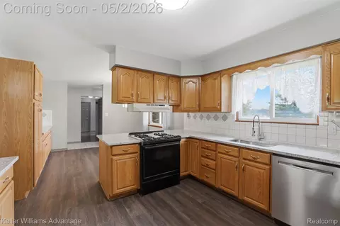 Kitchen - 28800 Sibley Rd, Huron, MI 48174 photo 4 of 5