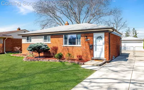 13227 Masonic Blvd S, Warren, MI 48088
