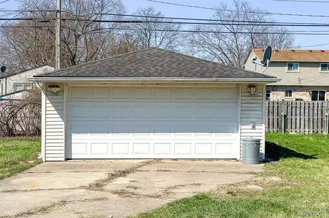 8471 Fremont St, Westland, MI 48185