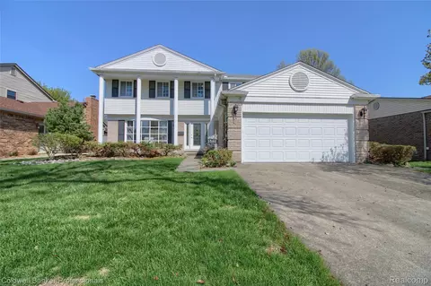 1581 Trail Dr, Trenton, MI 48183