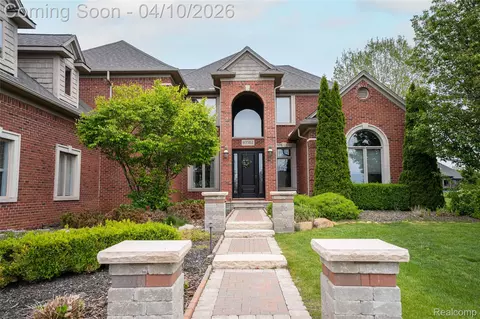 67102 Rachael Ln, Washington, MI 48095