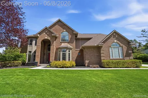 24282 Lynwood Dr, Novi, MI 48374