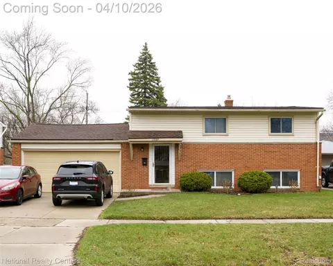 11849 Delvin Dr, Sterling Heights, MI 48313