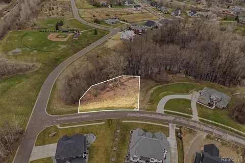 4336 Mccormick Dr, Fenton, MI 48451
