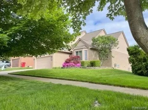 6665 Suffield Dr, Washington, MI 48094