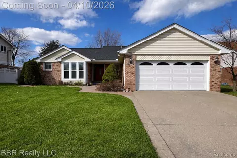 22264 Oakwood St, Woodhaven, MI 48183