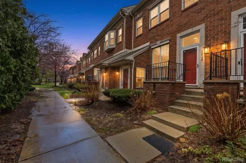 1548 Maryland Club Dr, Royal Oak, MI 48067