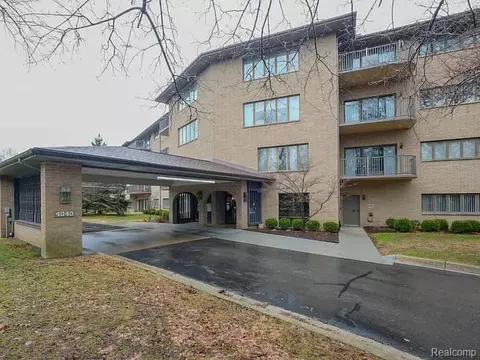 4040 Greenleaf Cir #110, Kalamazoo, MI 49008