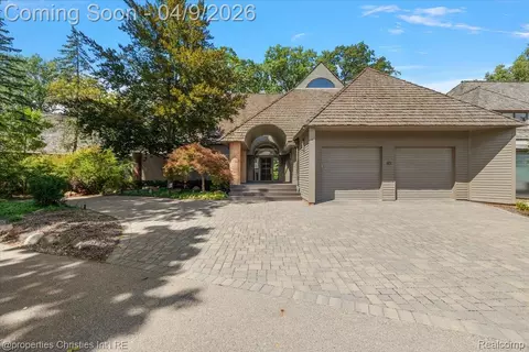 40 Scenic Oaks Dr N, Bloomfield Hills, MI 48304