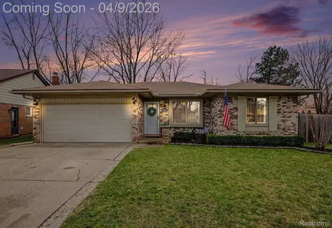 13827 Willow Ct, Sterling Heights, MI 48313