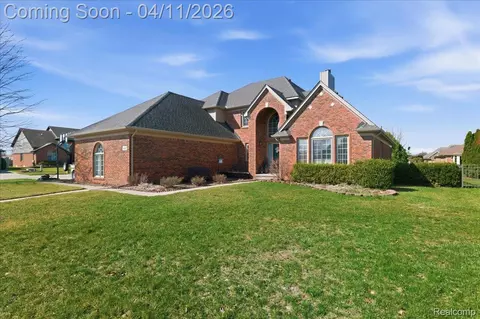 48017 Lincoln Dr, Macomb, MI 48044