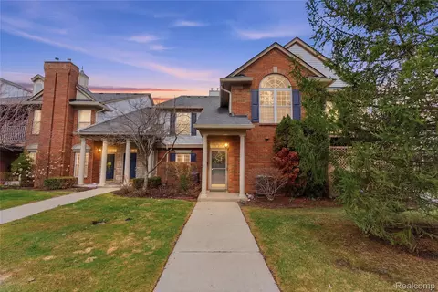 3402 Tremonte Cir N, Oakland, MI 48306