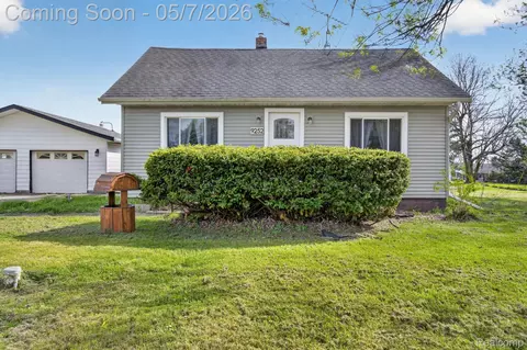 9252 E Brooks Rd, Lennon, MI 48449
